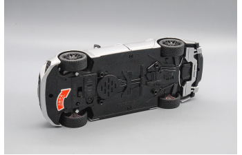 AUDI RS6 с багажным боксом, серебристый, 21 см