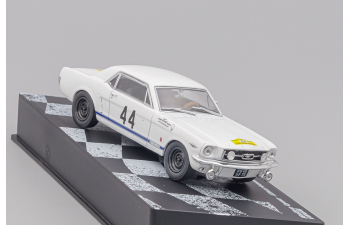 FORD Mustang #44 Henri Greder - Marie-Claude Beaumont, Vainqueurs de Rallye 26