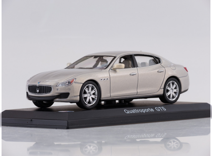 MASERATI Quattroporte GTS (2014), metallic light grey