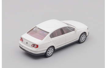 VOLKSWAGEN Passat Limousine, white