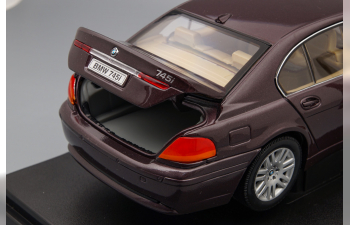 BMW 745i, purple