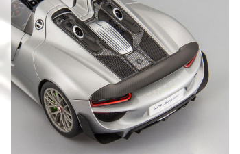 PORSCHE 918 Spyder Weissach Package (2013), silver metallic