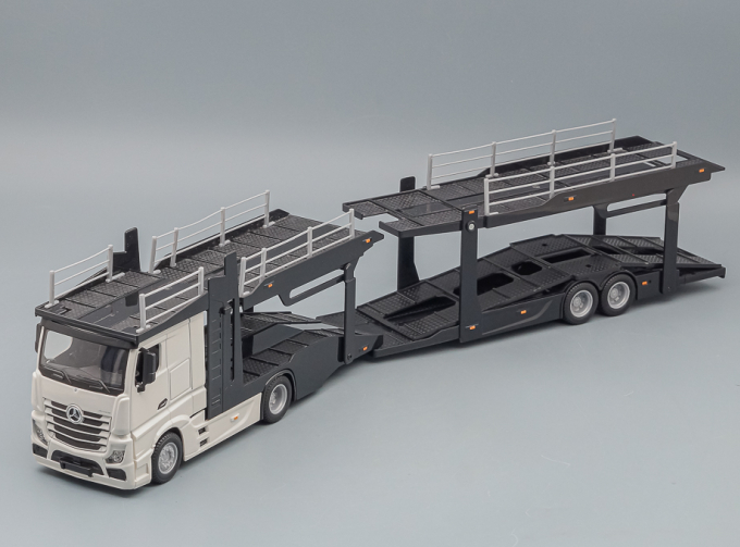 MERCEDES-BENZ Actros, beige / black