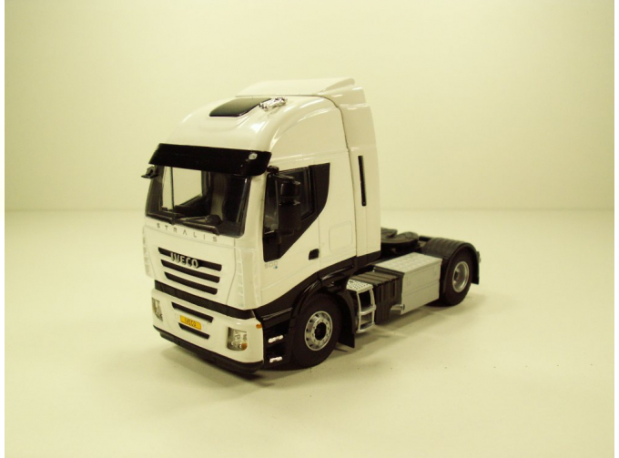 IVECO Stralis тягач, масштаб 1:50, белый