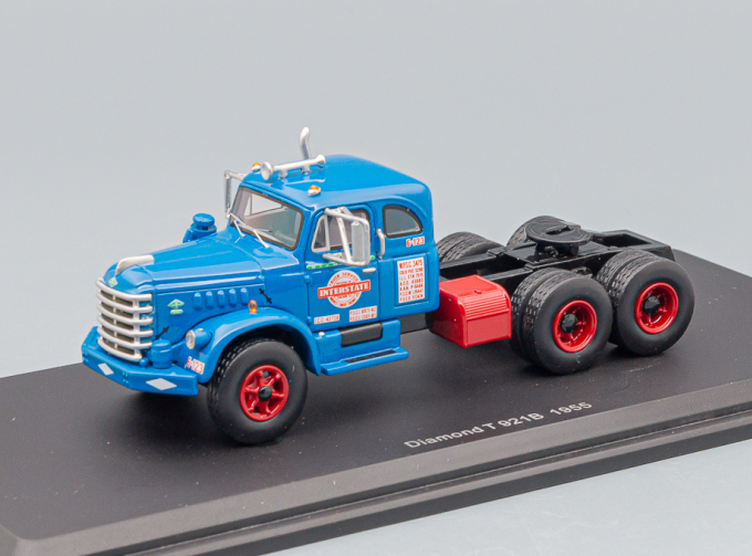 DIAMOND T 921B towing vehicle (1955), blue black red