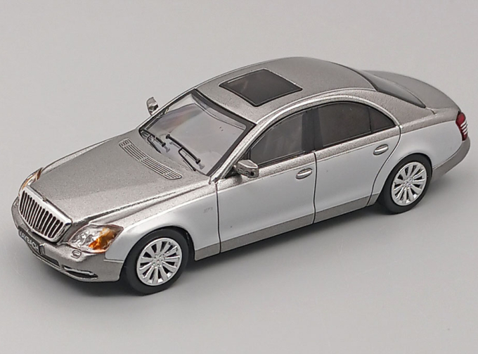MAYBACH 57S W240 (2010), grey / silver