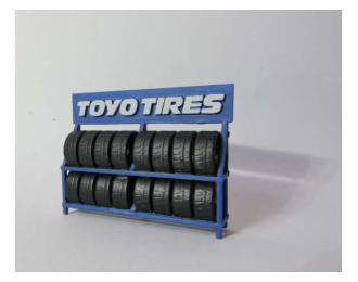 Полка с шинами Toyo