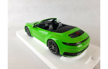 Porsche 911 (992) Carrera 4S lizard green