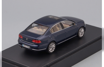 VOLKSWAGEN Passat Limousine (2010), blue