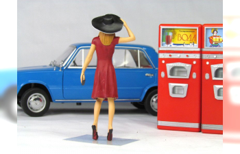 Девушка в шляпке (арт.№21) в красном платье