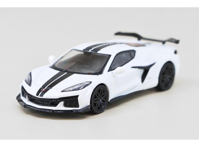 CHEVROLET Corvette Z06 RHD (2023), white