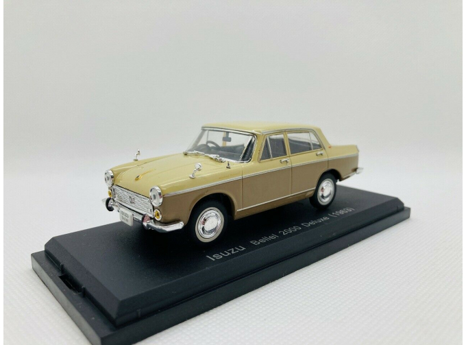 ISUZU Bellel 2000 Deluxe (1963) two tone beige