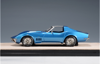 CHEVROLET Corvette Stingray L88 Coupe T-Roof (открытый) (1969), Lemans Blue Metallic