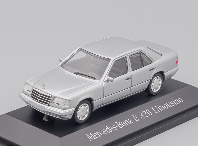 MERCEDES-BENZ E320 Saloon, silver