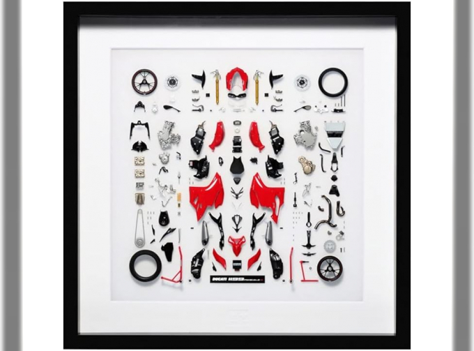 Сборная модель DUCATI 1199 Pangiale S Parts Panel (Red Version)