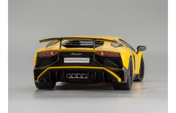 LAMBORGHINI Aventador LP750-4 SV (2015), yellow