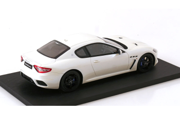 MASERATI GranTurismo (2017), white metallic