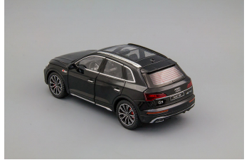 Audi Q5 45 TFSi, чёрный, 205х85 мм.