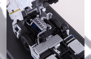 Камский грузовик 65206 седельный тягач, белый