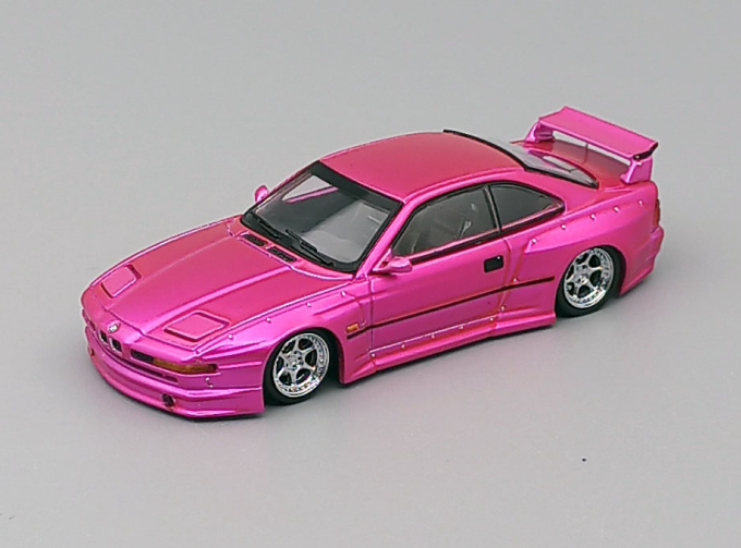 BMW 850CSi E31 Coupe WideBody Sport, brilliant lila metallic