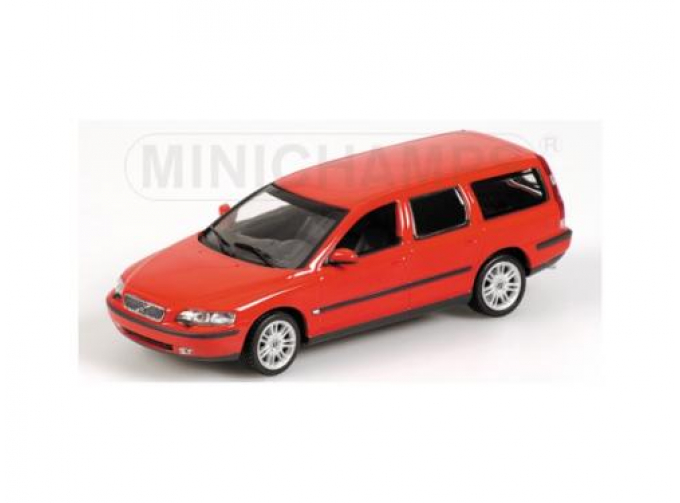 VOLVO V70, red