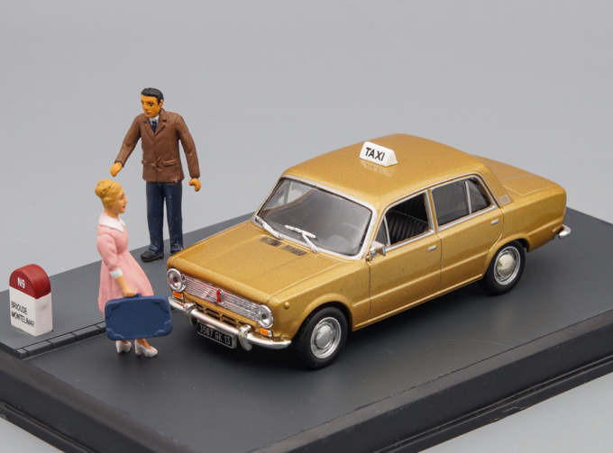 LADA FIAT 1200 L 'Auberge Rouge De Peyrebeille Taxi 1971, gold