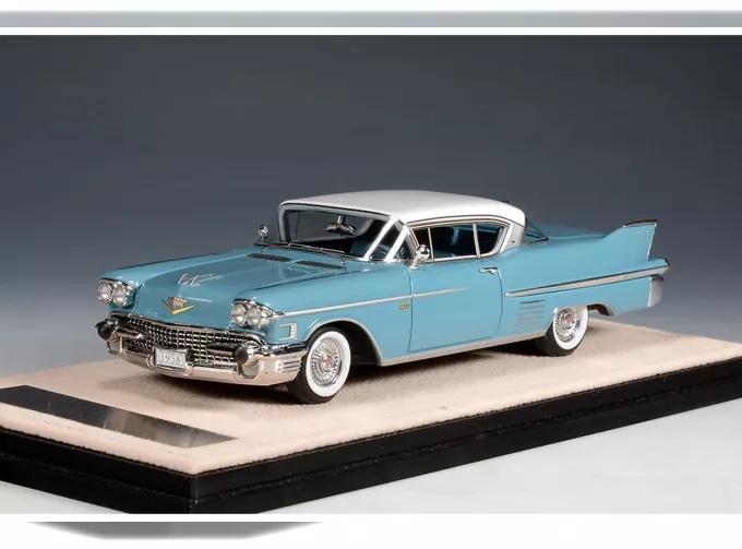 CADILLAC Coupe Deville (1958), Somerset Blue with Alpine White