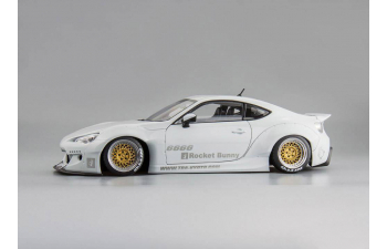 TOYOTA 86 Rocket Bunny, white