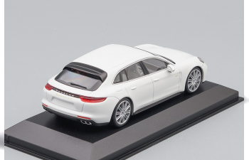 PORSCHE Panamera Turbo S E-Hybrid Sport Turismo, white