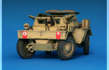 Сборная модель Бронеавтомобиль DINGO Mk.1b BRITISH SCOUT CAR w/CREW