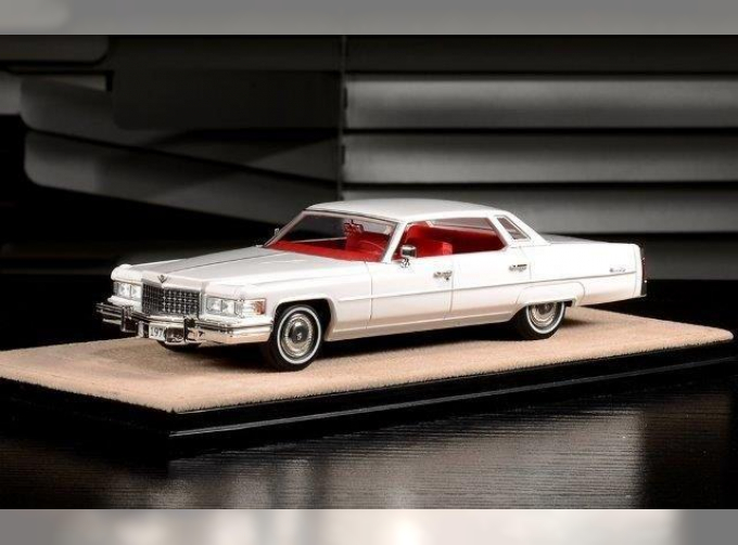 CADILLAC Sedan Deville (1976), cotillion white