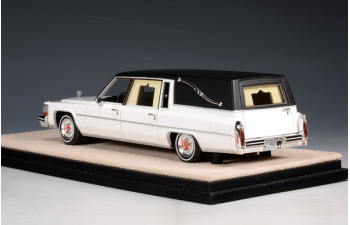CADILLAC Superior Hearse (катафалк) (1980), White