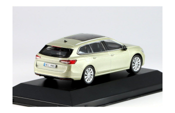 SKODA Superb Combi IV (2024), light green