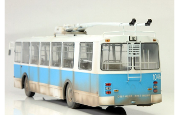 ЗиУ-9 троллейбус (загрязненный)