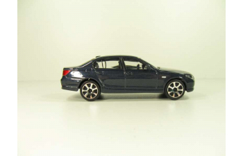 BMW 545i, blue