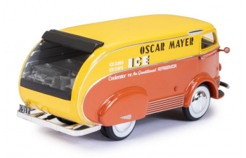 International D-300 Oscar Mayer ice delivery van (open rear door) - 1938