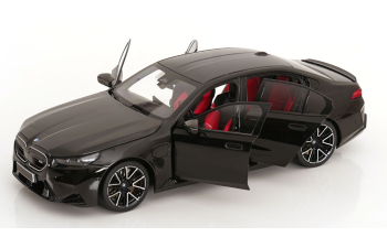 BMW M5 2024, black metallic