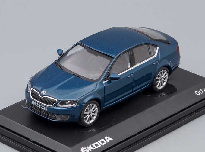 SKODA Octavia 3 2012 modrá časopis s