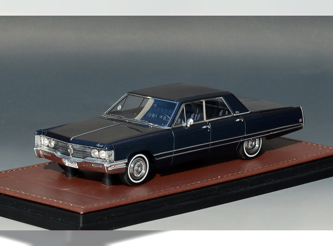 CHRYSLER Imperial Lebaron Sedan 1968, consort blue metallic