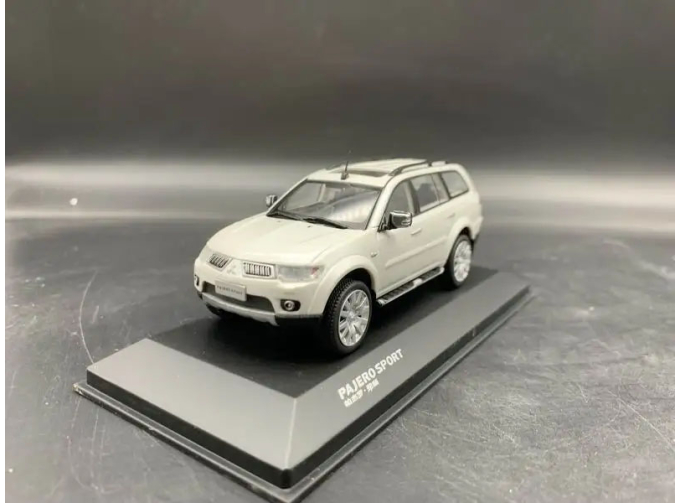 (Уценка!) MITSUBISHI Pajero Sport, pearl white