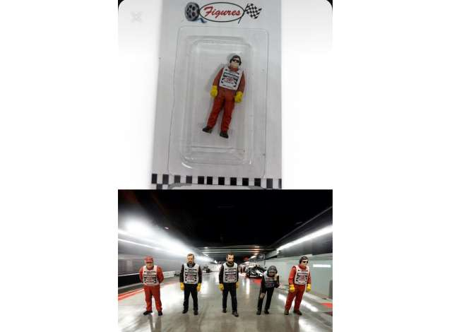 Фигурка маршала трассы в позе D / Track Oficial D