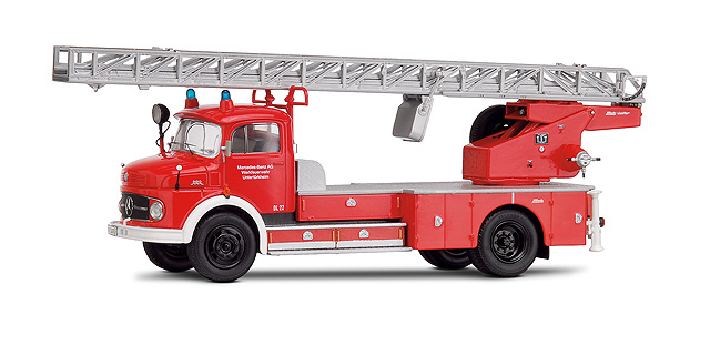 MERCEDES-BENZ L322 Feuerwehr mit Drehleiter Metz DL 22, red