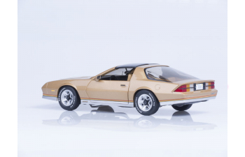 CHEVROLET Camaro (1982), gold