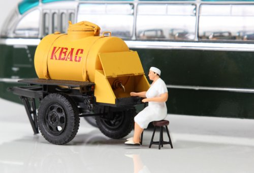 Продавщица тетя Галя для прицепа-бочки в белом (плюс табурет)