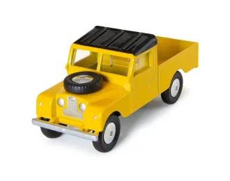 LAND ROVER 109 WB (1967), yellow