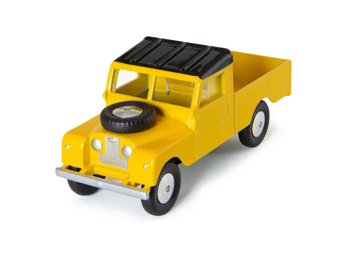 LAND ROVER 109 WB (1967), yellow