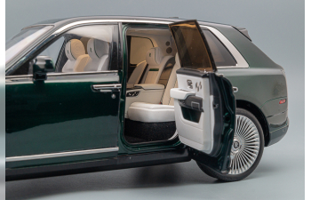 ROLLS ROYCE Cullinan, Dark Emerald Green