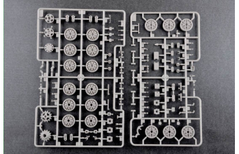 Сборная модель Танк Т-72Б/Б1 с реактивной бронёй контакт-1