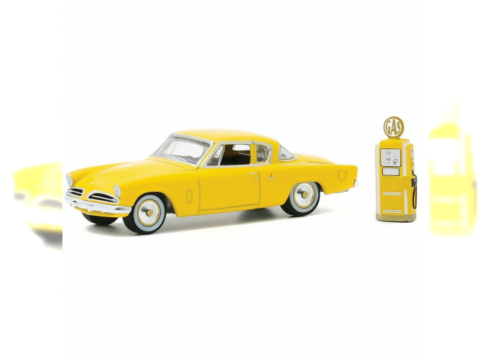 STUDEBAKER Commander with Vintage Gas Pump 1953