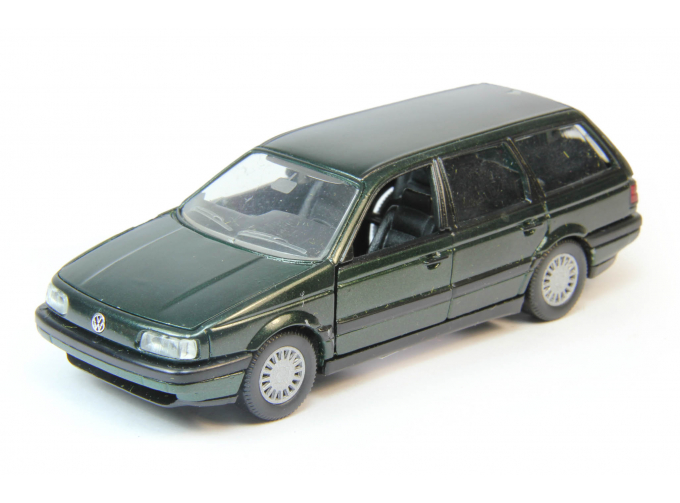 VOLKSWAGEN Passat Variant, green